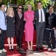 Kaley Cuoco et l'équipe de The Big Bang Theory sur le Walk of Fame le 29 octobre 2014