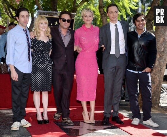 Kaley Cuoco : les acteurs de The Big Bang Theory présent pour la soutenir lors de la réception de son étoile sur le Walk of Fame le 29 octobre 2014