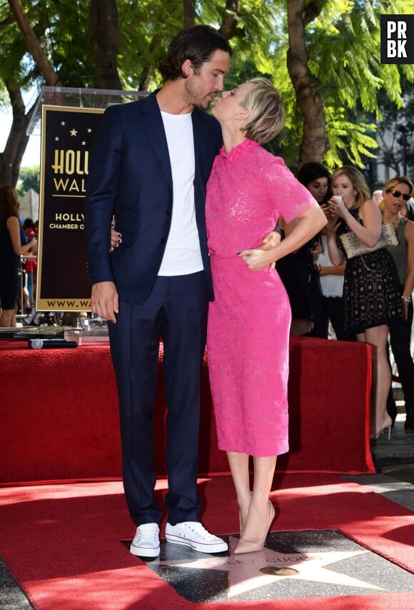 Kaley Cuoco et son mari Ryan Sweeting sur le Walk of Fame le 29 octobre 2014