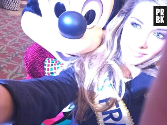 Camille Cerf : premier selfie avec Mickey pour Miss France 2015