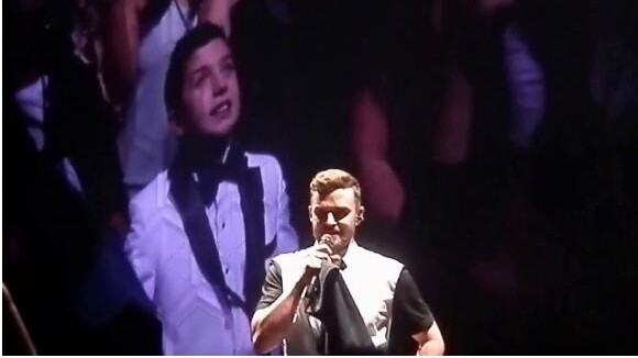 Justin Timberlake ému par un fan de 10 ans en plein concert : "je t'aime petit"