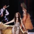 Delphine Wespiser : son défilé glam et sexy a convaincu le jury de Miss France 2012