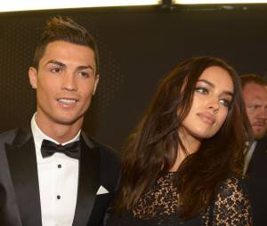 Cristiano Ronaldo et Irina Shayk prennent la pose à la cérémonie du Ballon d'or 2013, le 13 janvier 2014 à Zurich