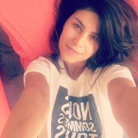 Karine Ferri sublime au réveil et au naturel sur Twitter