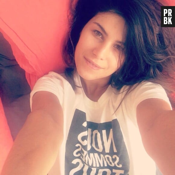 Karine Ferri : selfie au naturel et au saut du lit, le 24 janvier 2014 sur Twitter