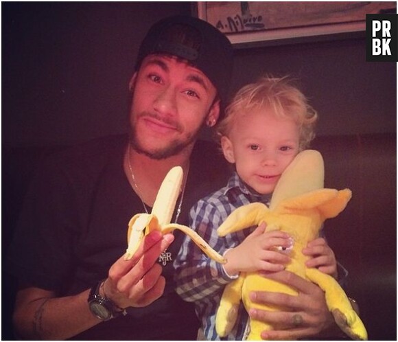 Neymar et son fils : leur clin d'oeil à la banane de Dani Alves