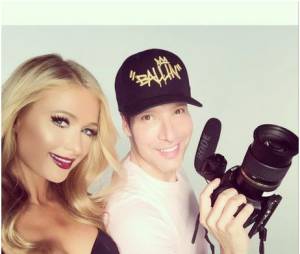 Paris Hilton et son photographe dans les coulisses d'un shooting, en f&eacute;vrier 2015 sur Instagram