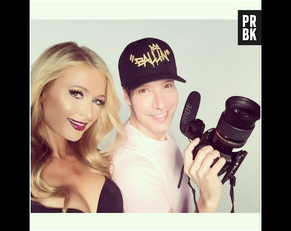 Paris Hilton et son photographe dans les coulisses d'un shooting, en février 2015 sur Instagram