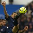  Zlatan Ibrahimovic exhibe ses nouveaux tatouages pendant le match PSG-Caen (2-2), le 14 f&eacute;vrier 2015 