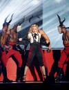Madonna a continué son show malgré sa chute aux Brit Awards 2015, le 25 février