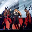 Madonna a continué son show malgré sa chute aux Brit Awards 2015, le 25 février