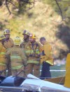 Harrison Ford : les pompiers autour de l'avion dans lequel l'acteur s'est crashé le 5 mars 2015