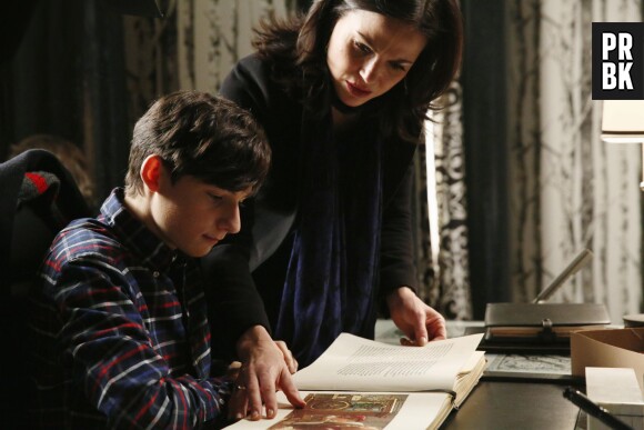 Once Upon a Time saison 4, épisode 13 : Lana Parrilla et Jared Gilmore sur une photo