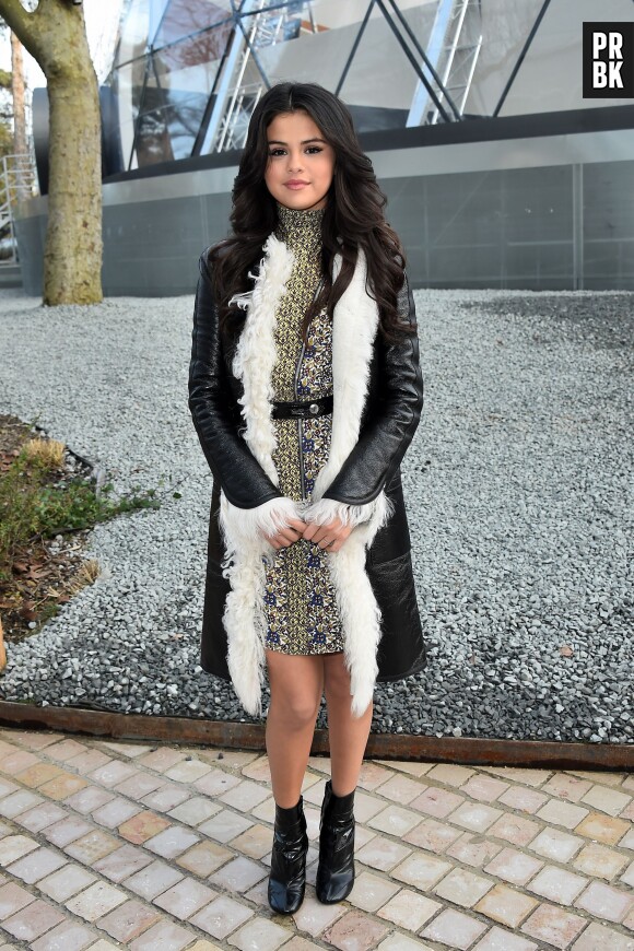 Selena Gomez sublime pour le défilé Louis Vuitton de la Fashion Week, le 11 mars 2015 à Paris
