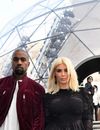  Kim Kardashian et Kanye West prennent la pose au d&eacute;fil&eacute; Louis Vuitton&nbsp;de la Fashion Week, le 11 mars 2015 &agrave; Paris 