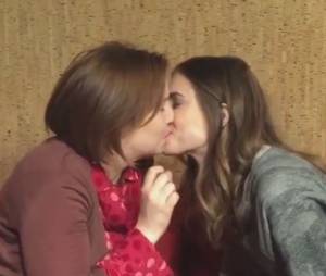 Lena Dunham et Allison Williams se sont embrassés sur Instagram dans le cadre du Twizzler Challenge, le nouveau Ice Bucket Challenge !