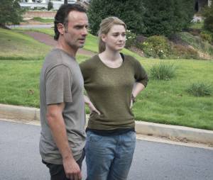 The Walking Dead saison 5 : Rick et Jessie sur une photo