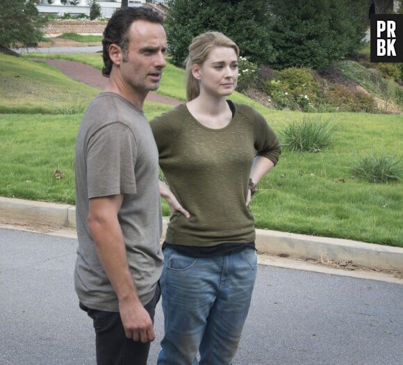The Walking Dead saison 5 : Rick et Jessie sur une photo