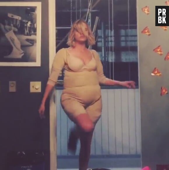Ashley Benson : danse sexy dans son costume de femme obèse de la série Pretty Little Liars