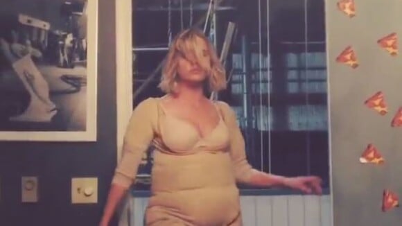Ashley Benson en femme obèse pour une danse "sexy" sur Instagram