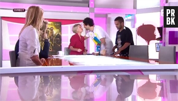 Malik Bentalha et Max Boublil : pyjamas et petit déjeuner dans C'est au programme sur France 2, le 13 avril 2015