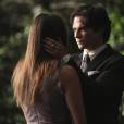 The Vampire Diaries saison 6, épisode 22 : Ian Somerhalder et Nina Dobrev sur une photo