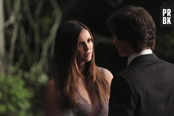 The Vampire Diaries saison 6, épisode 22 : Elena (Nina Dobrev) sur une photo