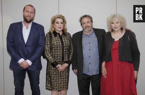 Catherine Deneuve, François Damien et l'équipe du film Le tout nouveau testament à Cannes le 17 mai 2015
