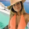 Caroline Receveur en maillot de bain lors de ses vacances sur l'île de Santorin sur Instagram