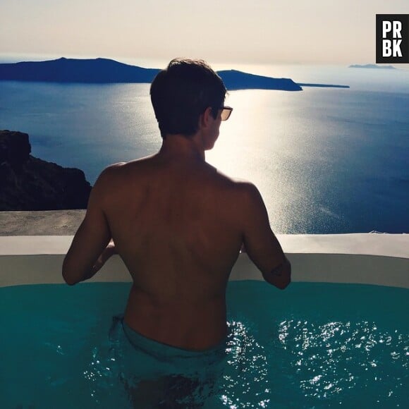 Valentin Lucas, le petit ami de Caroline Receveur, en vacances sur l'île de Santorin sur Instagram