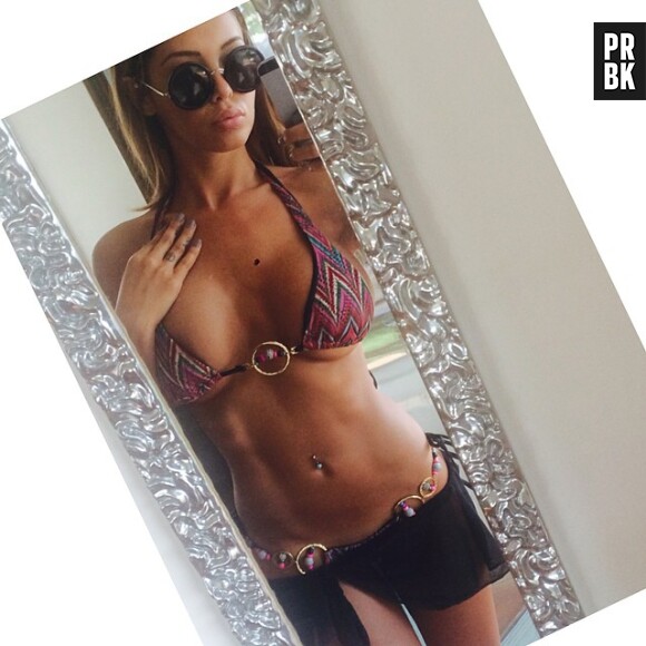 Nabilla Benattia sexy en bikini sur Instagram
