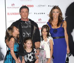 Sistine Stallone et ses soeurs Sophia et Scarlet accompagnées de Sylvester Stallone et Jennifer Flavin à une avant-première