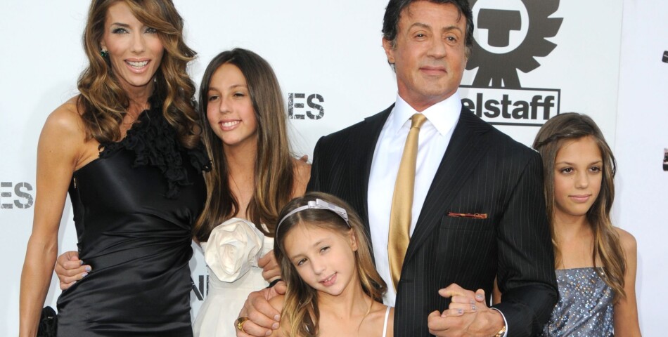 Sistine Stallone (à droite) et ses soeurs Sophia et Scarlet accompagnées de Sylvester Stallone et Jennifer Flavin à l&#039;avant-première de Expendables 3