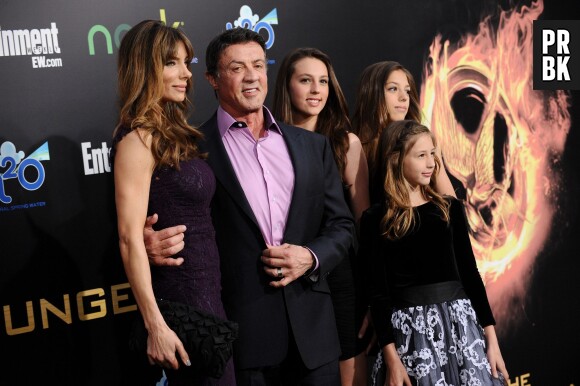 Sistine Stallone et ses soeurs Sophia et Scarlet accompagnées de Sylvester Stallone et Jennifer Flavin à l'avant-première d'Hunger Games 2