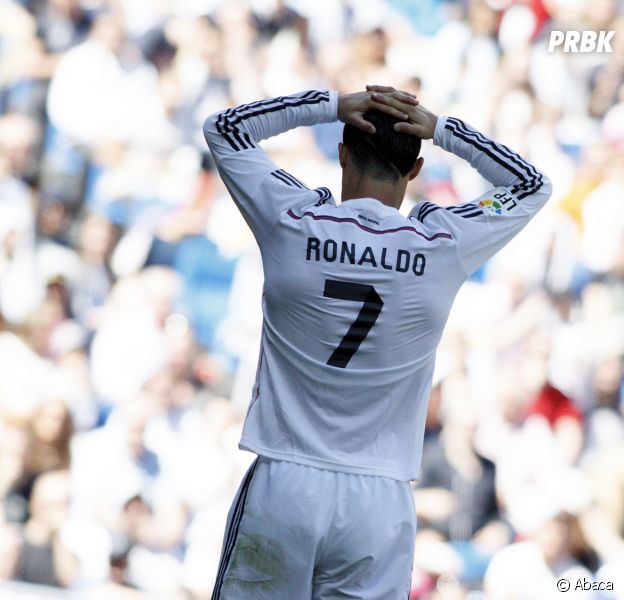 Cristiano Ronaldo pris en flagrant délit de pipi dans les rues de Saint-Tropez