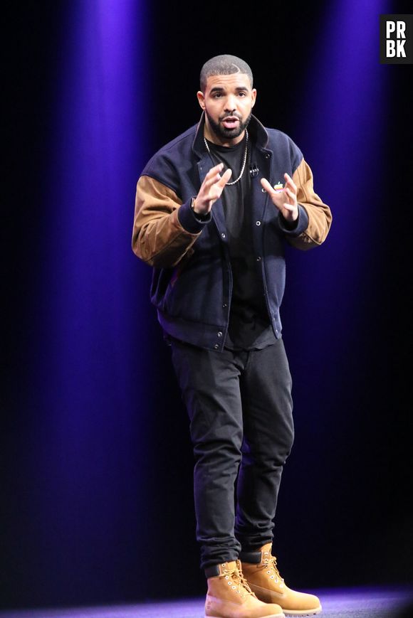 Drake pour présenter Apple Music lors de la keynote d'Apple à la WWDC, le 8 juin 2015