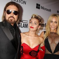 Miley Cyrus poilue : ses aisselles font le buzz sur le tapis rouge