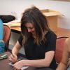 Grey's Anatomy : Caterina Scorsone en séance d'autographes à la GreysCon le samedi 20 juin 2015