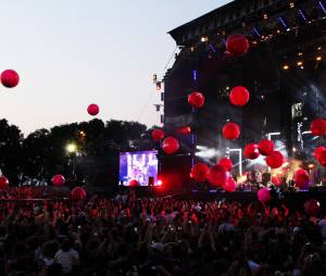 Lancé de ballons pendant le live d'Echosmith
