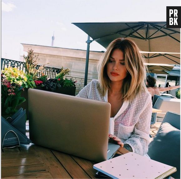 Caroline Receveur et son petit ami Valentin : exit Londres, ils s'offrent un week-end à Paris en amoureux