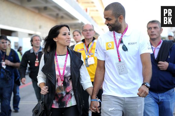 Tony Parker heureux : avec sa femme Axelle et son fils Josh, il nage en plein bonheur