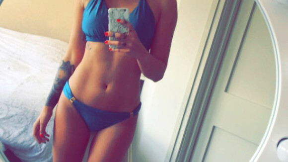 Caroline Receveur torride sur Snapchat pour dévoiler ses maillots de bain