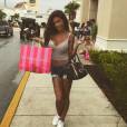 Julia Paredes (Les Anges 7) sexy en short pour une virée shopping, le 19 juillet 2015, à Miami
