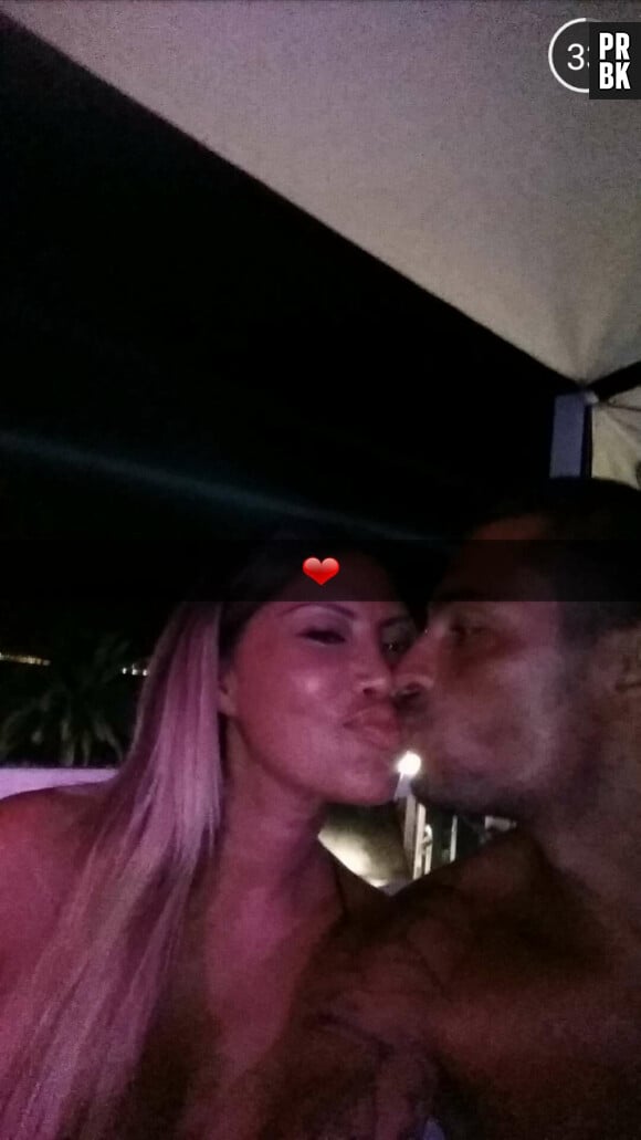Les Marseillais en Thaïlande : Parisa et Julien s'embrassent encore sur Snapchat