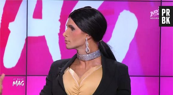 Benoit Dubois déguisé en Kim Kardashian dans le Daily Mag sur NRJ12, le 7 septembre 2015
