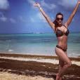 Julie Ricci sexy en bikini sur Instagram