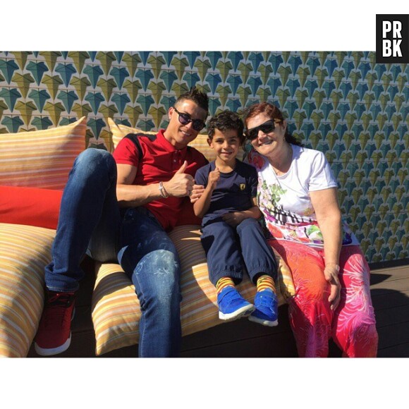 Cristiano Ronaldo avec son fils et sa mère Dolores pendant des vacances en Espagne, le 31 mars 2015