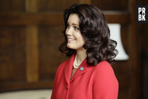 Scandal saison 5, épisode 1 : Mellie (Bellamy Young) sur une photo