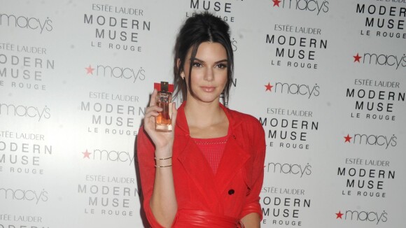 Kendall Jenner : robe ultra fendue et confidences sur ses histoires d'amour