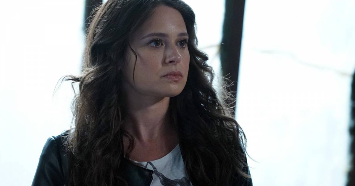 Scandal saison 5, épisode 2 : Katie Lowes (Quinn) sur une photo - Purebreak